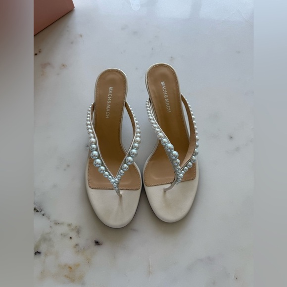 NWT Mach & Mach - Exclusive Sirène Pearl-Embellished Leather Thong Mules - Picture 5 of 11